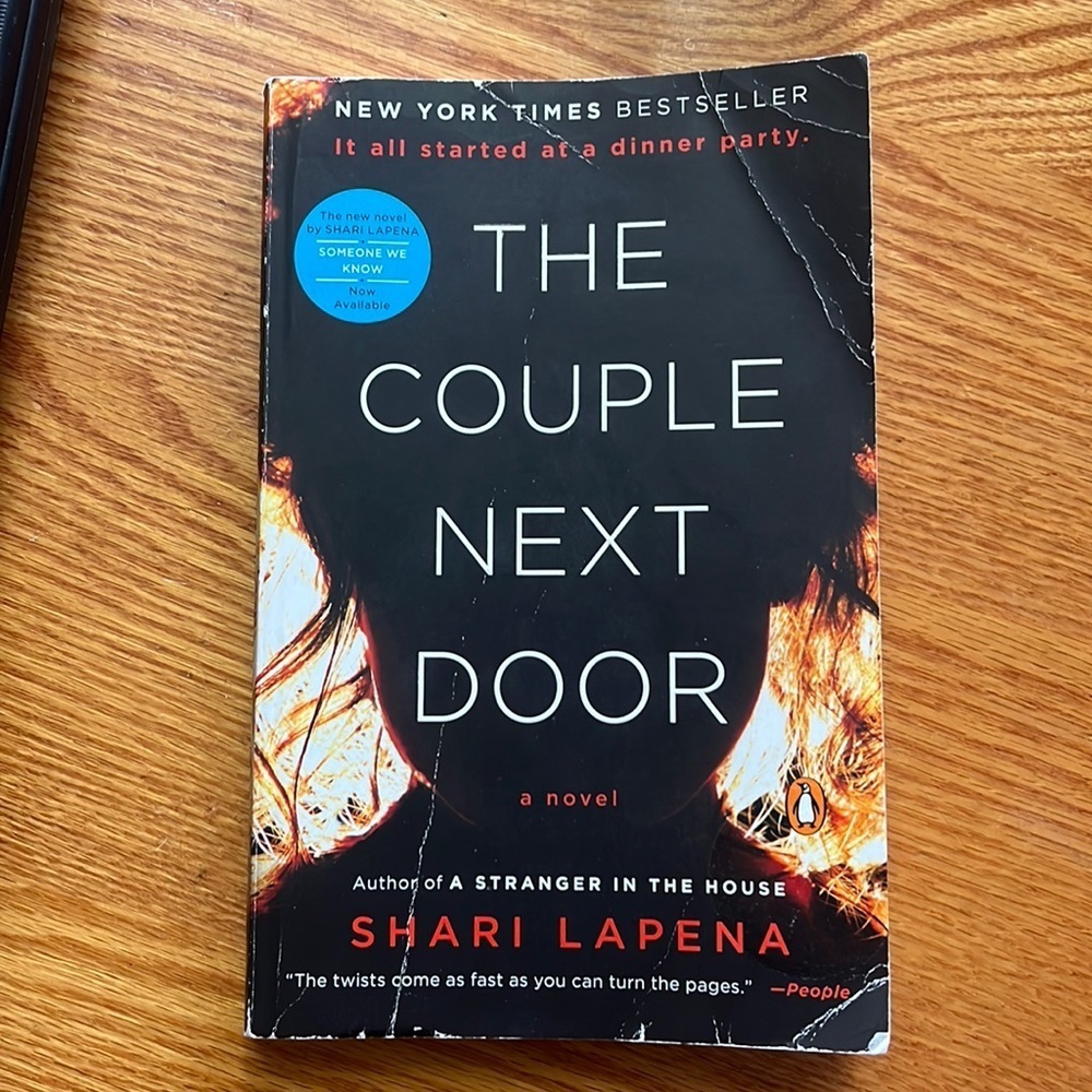 The Couple Next Door book 308pgs 🎉host pick🎉
